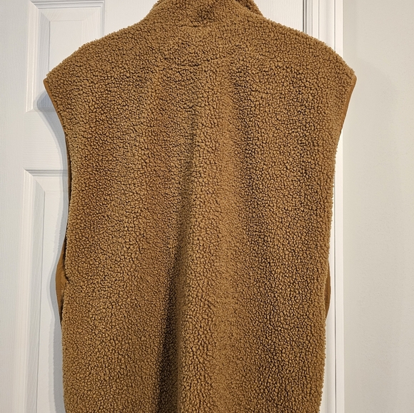 Free Assembly Poncho - Picture 6 of 6